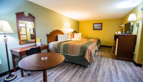 Pet Friendly Queen Room with Two Queen Beds - Smoking