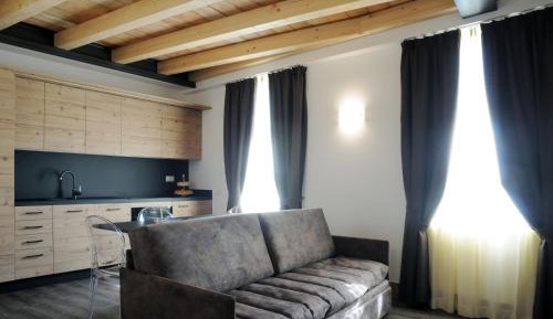 Apartment with Mountain View