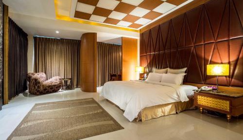 Queen Room with Spa Bath