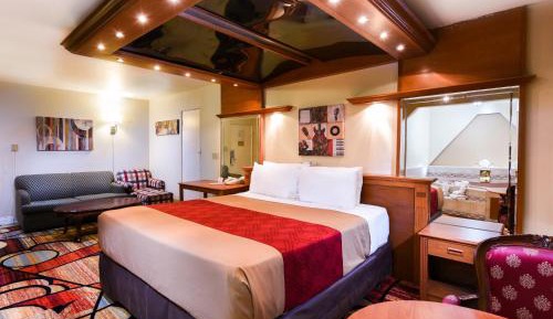 King Suite with Spa Bath