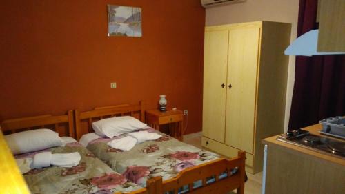 Studio (2 Adults)