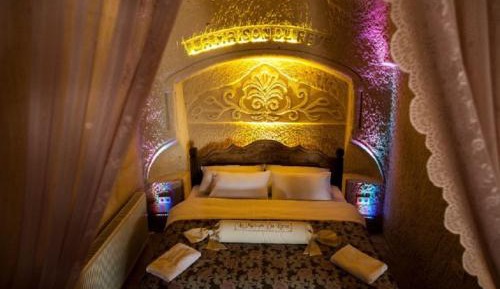 Queen Suite with Spa Bath