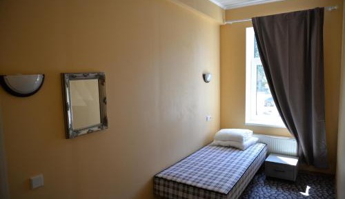 Single Room with Shared Toilet and Bathroom