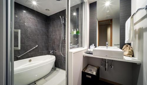 Corner Double Room - Non-Smoking