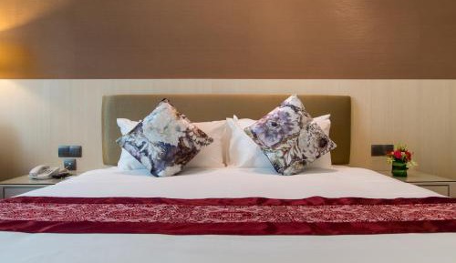 Corner Deluxe King Room