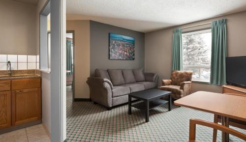 One-Bedroom Queen Suite - Non-Smoking