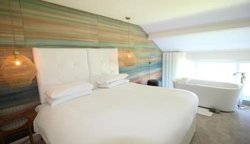 Luxury Double Room with Ocean and Mountain Views