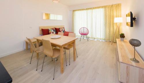 One-Bedroom Apartment with Balcony