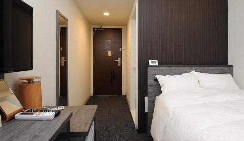 Single Room with Bathroom - Smoking