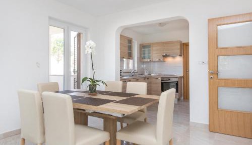 Apartment with Garden View