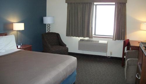 Deluxe King Suite - Non-Smoking