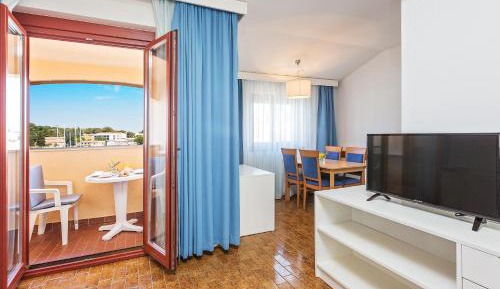 One-Bedroom Apartment (3 Adults)