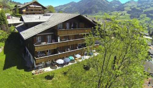Apartment with Mountain View