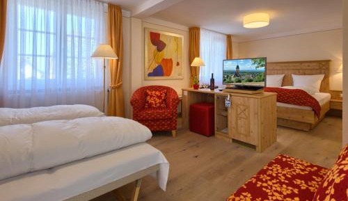 Family Room (2 Adults + 2 Children)