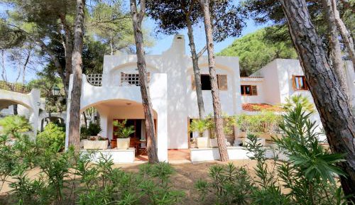 Villa with Garden View