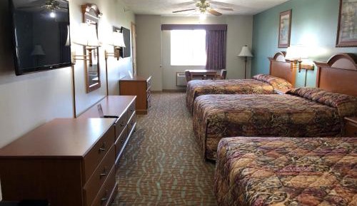 Queen Suite with Three Queen Beds
