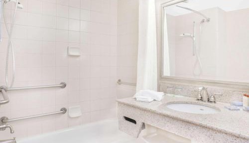 Deluxe Queen Room with Two Queen Beds - Disability Access - Non-Smoking