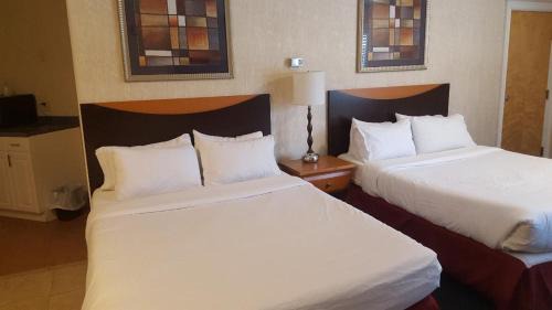 Luxury Two Queen Beds  with Spa Bath
