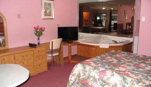 Queen Room with Whirlpool