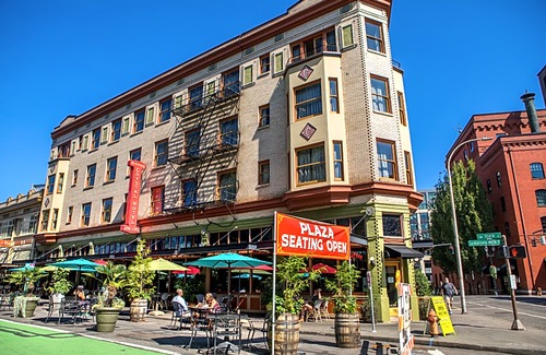 Downtown Portland Hotel | McMenamins Crystal Hotel