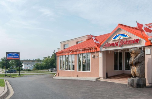 Gravenhurst Hotel | Howard Johnson by Wyndham Gravenhurst