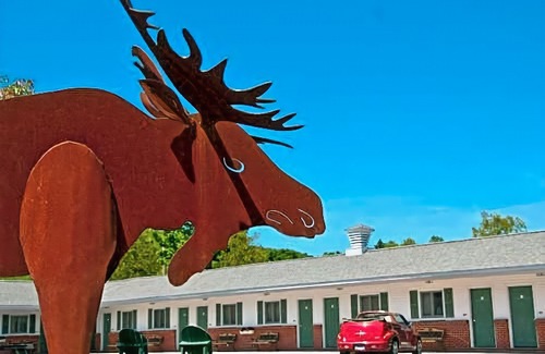 Upper Village Hotel | Top Notch Inn