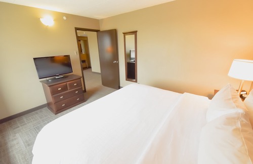 Regent Hotel | Canad Inns Destination Centre Transcona