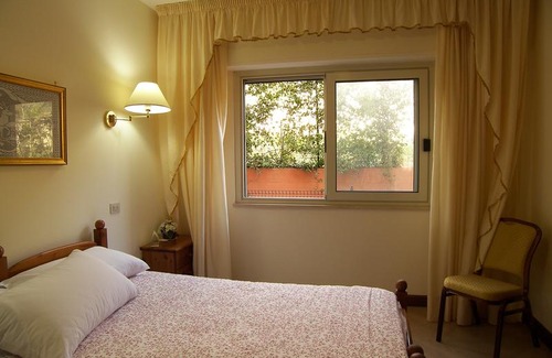 Sant'Elia Fiumerapido Hotel | Villa des Reves Room for 3 in The Green Near Montecassino