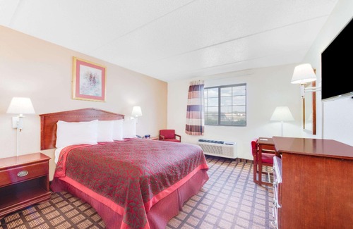 Bonanza Hotel | Days Inn & Suites by Wyndham Laredo