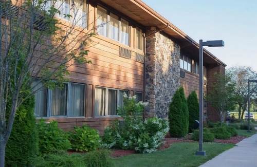 Adrian Hotel | The Carlton Lodge