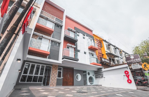 Tanjung Duren Utara Hotel | OYO 1487 Residence Khoe