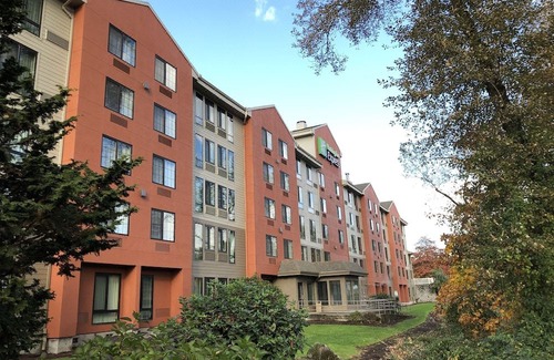 Gladstone Hotel | Holiday Inn Express Portland SE - Clackamas Area, an Ihg Hotel