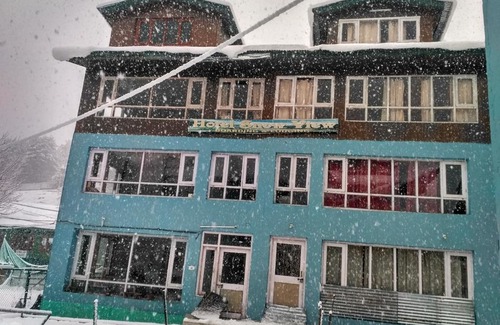 Laripora Hotel | New snow view resort