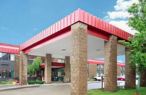 Jamestown Hotel | Clarion Pointe Jamestown - Falconer