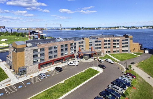 Downtown - Waterfront Hotel | Pier B Resort