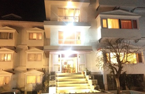 Baldeyan Hotel | Royal Jardin Whistling Pines Resort