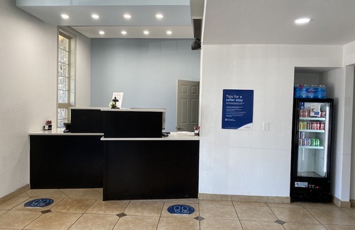 Sumner Hotel | Howard Johnson by Wyndham Portland Airport