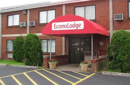 Corfu Hotel | Econo Lodge Darien Lakes