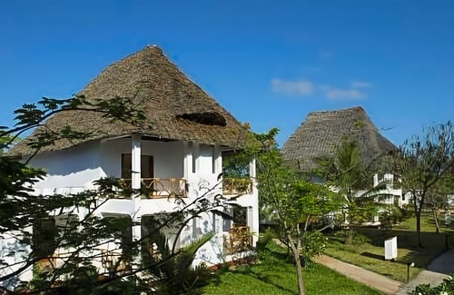 Uroa Hotel | Uroa Bay Beach Resort