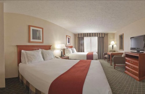 Kent Hotel | Holiday Inn Express & Suites Kent - University Area