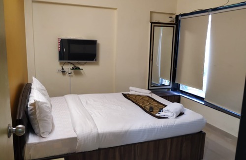 Lokhandwala Complex Hotel | Lalsai Residency