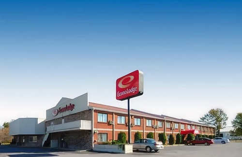 Corfu Hotel | Econo Lodge Darien Lakes