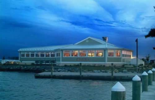 Piney Point Hotel | Island Inn & Suites, Ascend Hotel Collection