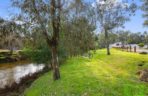 Yea Hotel | Yea Riverside Caravan Park