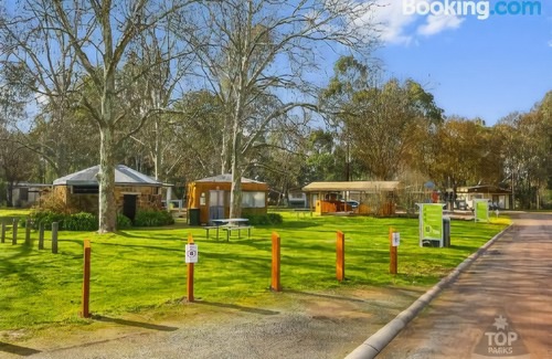 Yea Hotel | Yea Riverside Caravan Park