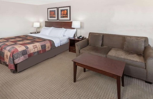 High River Hotel | Ramada by Wyndham High River