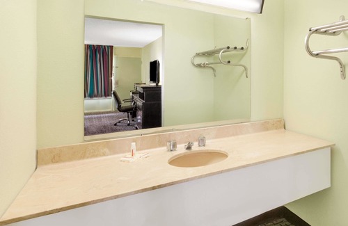 McComb Hotel | Days Inn by Wyndham McComb MS