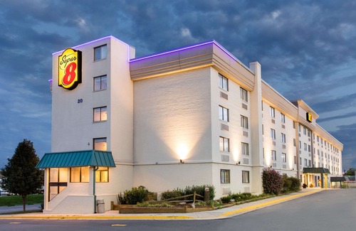Frederick Hotel | Super 8 by Wyndham Frederick
