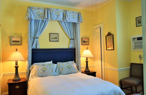 Top of the Hill Hotel | Bellevue Manor