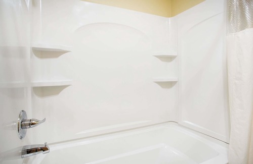 Evansdale Hotel | Days Inn by Wyndham Evansdale Waterloo